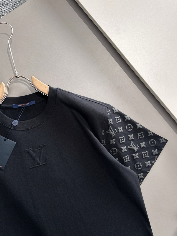 ブランドTシャツ側面デザイン